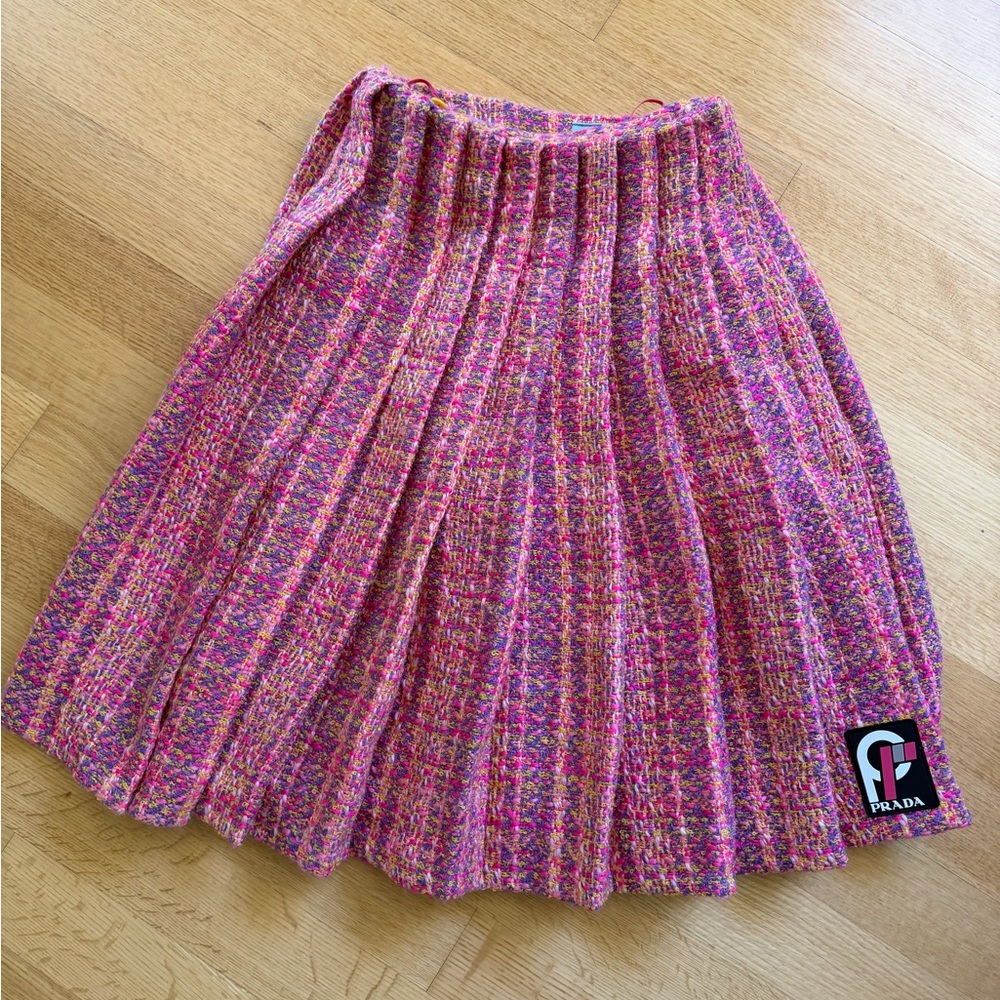 Prada F/W 2018 Pink Pleated Tweed Skirt with Logo Patch